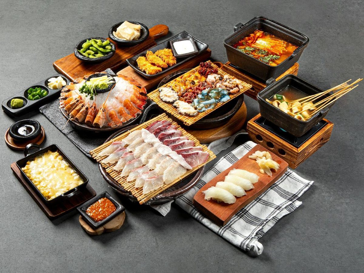숙성회와 딱새우·초밥·튀김·찌개를 함께 차린 2인 상차림