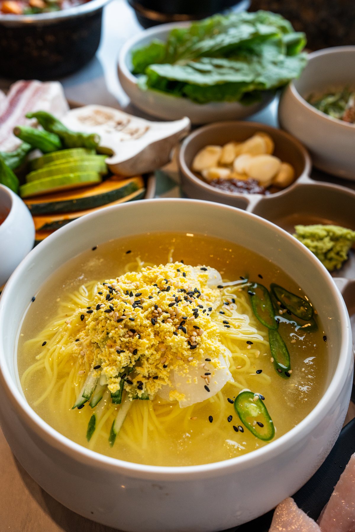 노란눈꽃냉국수 — 노른자 고명을 눈처럼 올린 냉국수